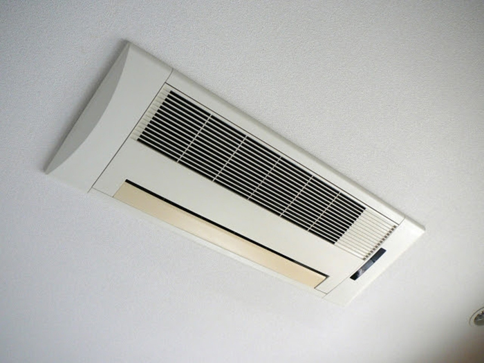 天井埋込タイプの一般家庭用エアコン